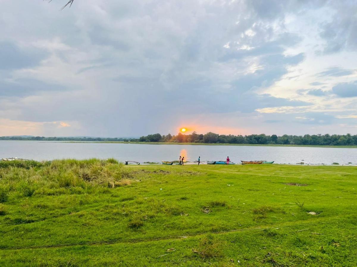 Hotel Lake Park Полоннарува Экстерьер фото